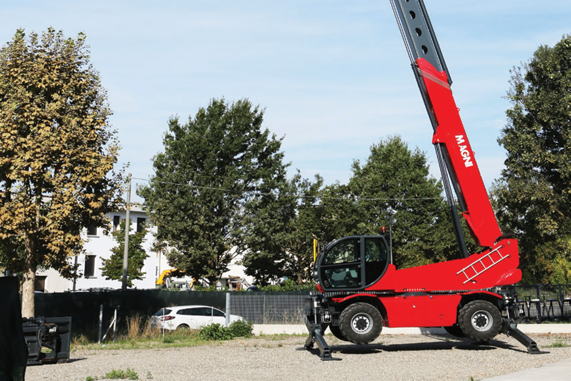 Mtandt launches RTH 5.35:  highest rotating telescopic handler in the world