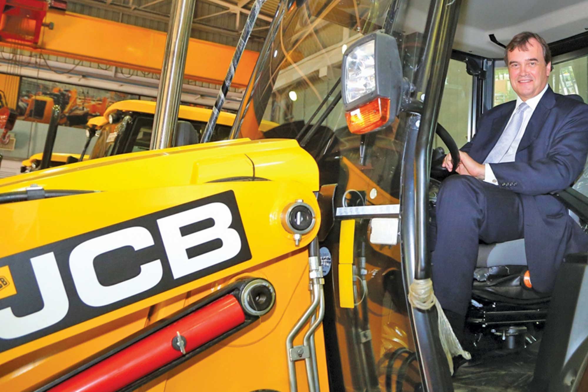 British High Commissioner visits JCB factory in Delhi