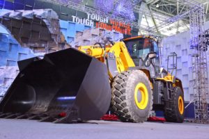 LiuGong launches vertical lift loader at its 2016 Global Dealer Conference