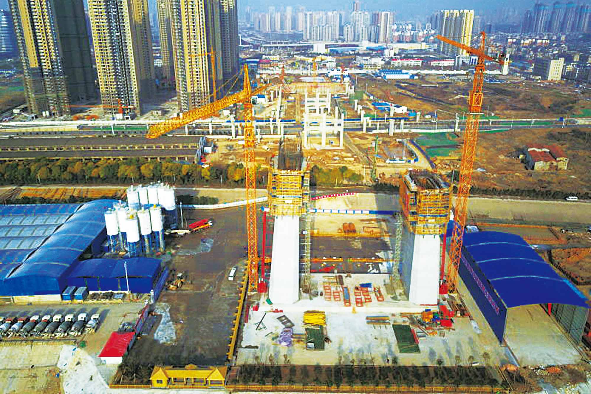 Potain cranes construct world’s second longest span suspension bridge in China