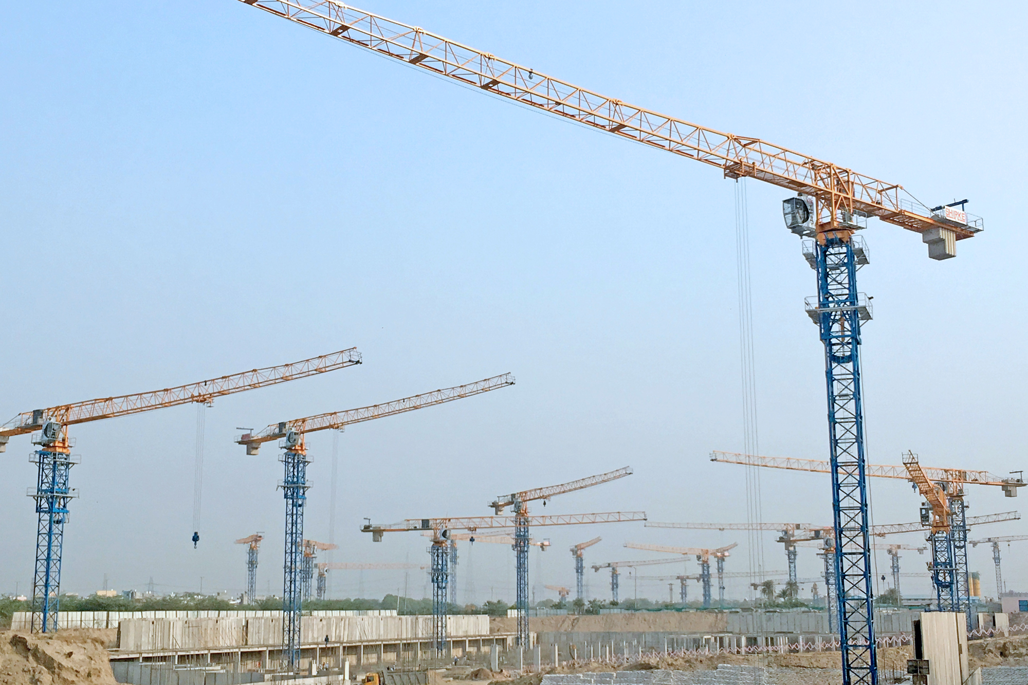 Everest Engineering tower cranes for precast building industry