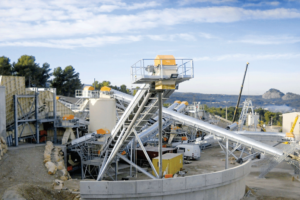 Drive solutions for continuous conveyors