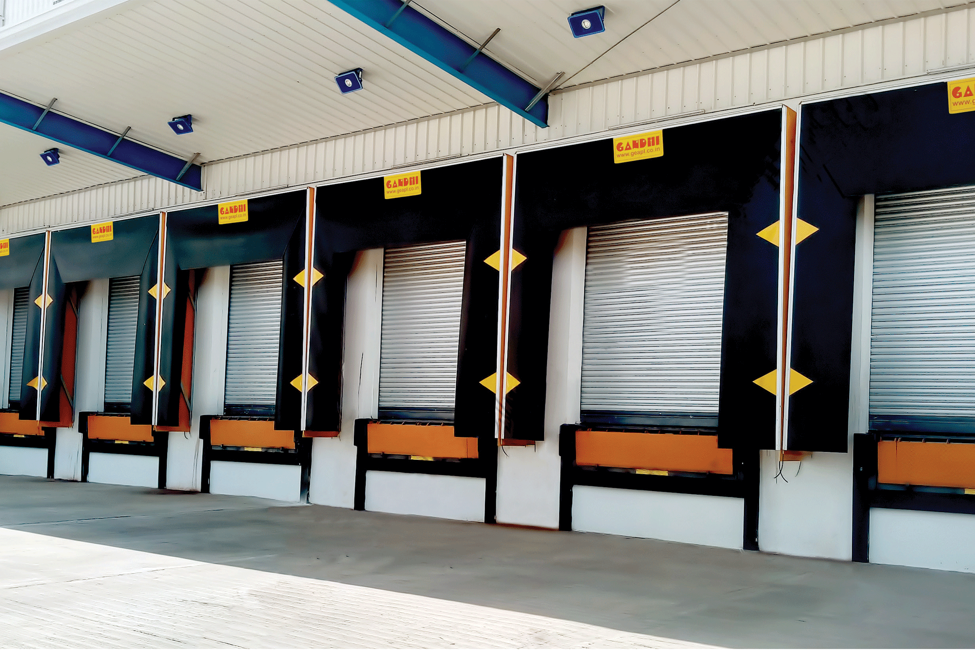 Dock shelters: Optimising the efficiency and safety of your loading bay