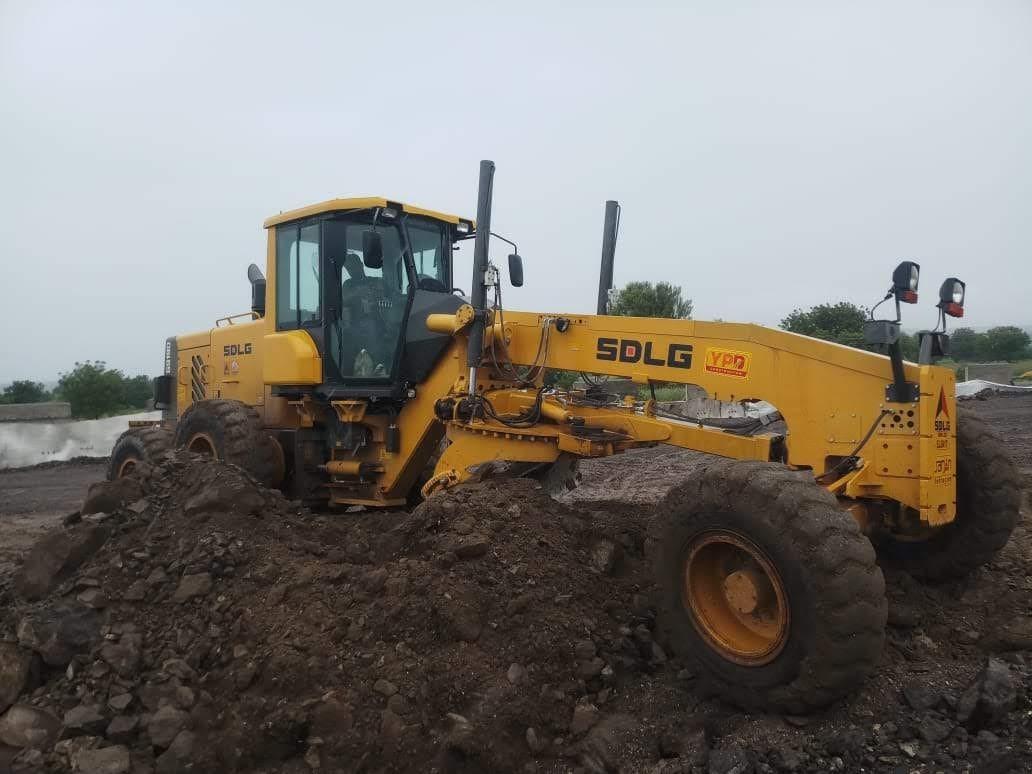 SDLG motor gradersramping up road expansion works in India