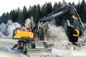 MB Crusher: Crushing poles, reinforced concrete, sleepers with precision