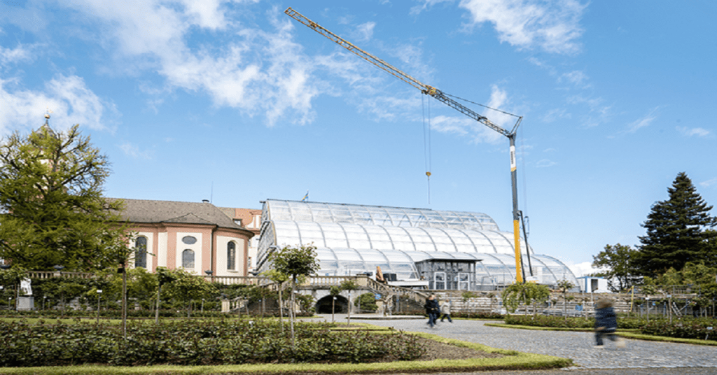 Liebherr fast-erecting crane on the island of Mainau