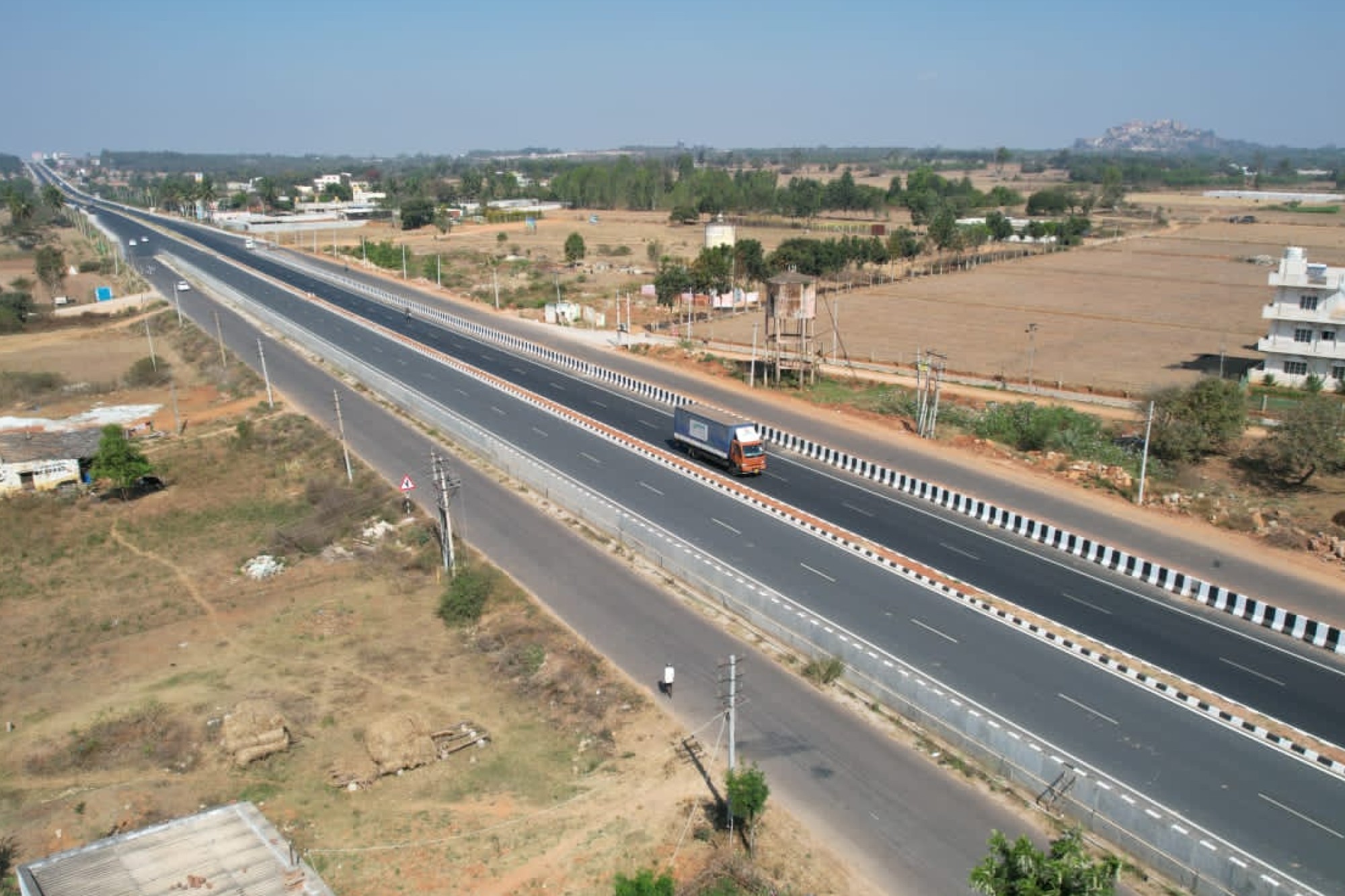 The inaugural phase of the Satellite Town Ring Road (STRR) project, linking Dabaspet to Hoskote via Doddaballapur, is poised for opening to traffic in early March 2024.