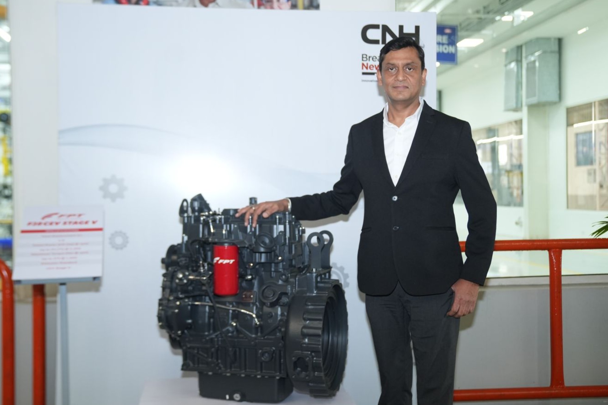 Narinder_Mittal_President_and_Managing_Director_CNH_India_with_the_new_2.8L_TREM_V_engine_at_their_new_engine_plant_B2B